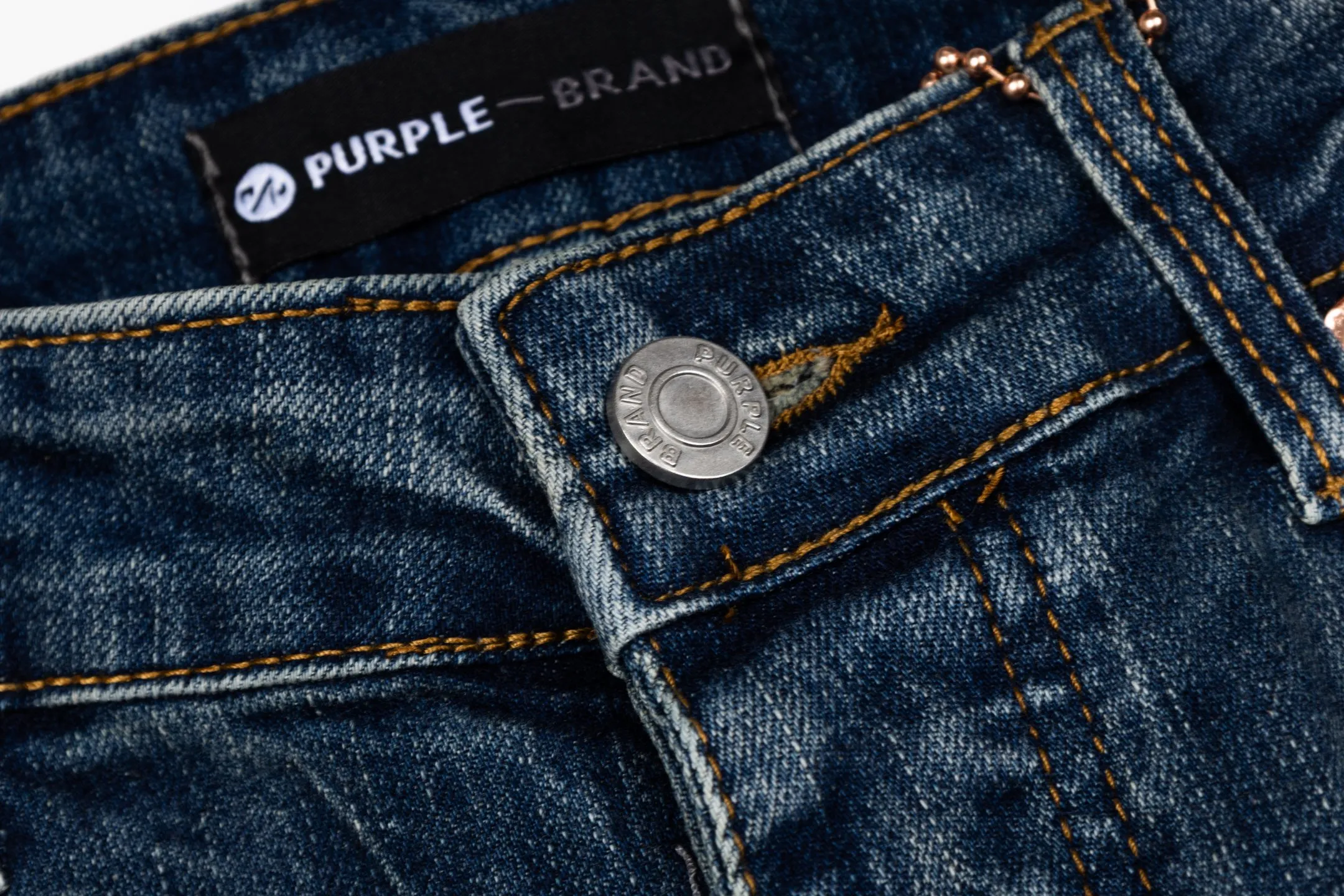 135 PURPLE BRAND 26New Arrival ripped jeans with top quality wash. Really restore the ultimate Vintage texture. Three-dimensional version. Loose and comfortable, not picky about the figure. Makes taller and slimmer. Factory Seiko. Original factory quality control. Same style for men and women. Can be paired with couples. Versatile recommendation. Must-have jeans for all seasons. Hipsters have been disappointed. From the quality selection of fabrics, the tailoring of details, and the matching of patterns, they are all impeccable! The upper body is so handsome when worn...it can be easily worn by men, women and children! The craftsmanship is made of heavy-duty washed pure cotton denim fabric. After washing, it is soft and thick. It is very stylish when worn on the body. Color: Blue Style number: # Size: 28 30 32 34 36